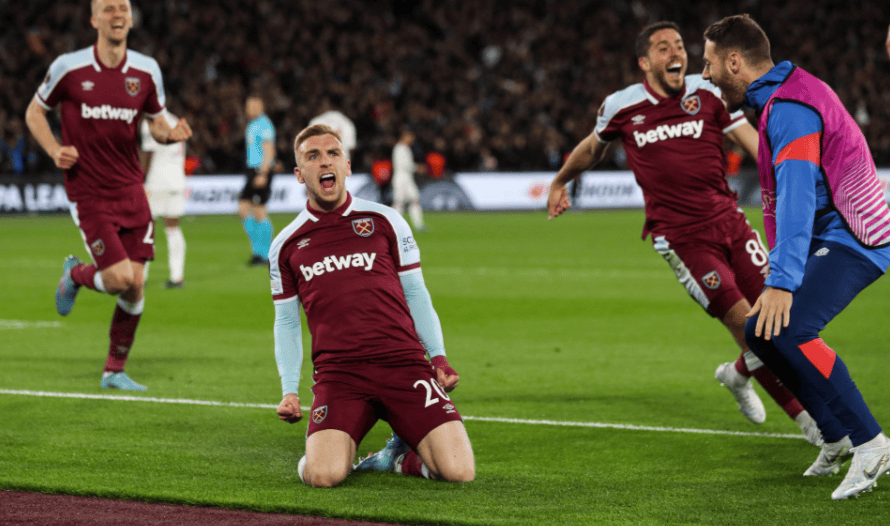 Editorial newsroom overview